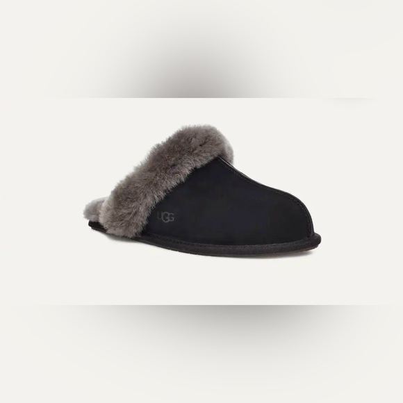 UGG Women's Scuffette II Black and Gray Slippers Size 8